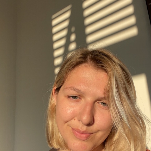 Meet your Posher, Bridget - Picture 3 of 5